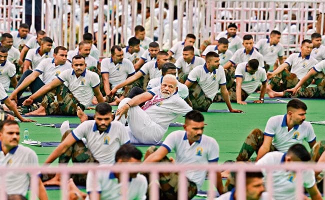 रांची : विश्व शांति, सद्भाव व समृद्धि के लिए अपनायें योग