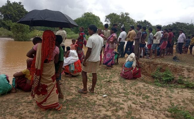 गुमला : भगिना के गांव से लौट रही थी महिला, पोजेंगा नदी पार करने के दौरान डूबने से मौत