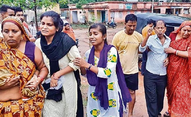 पतरातू : बाइक व वैन की टक्कर में दो की मौत, डैम से घर लौट रहे थे युवक