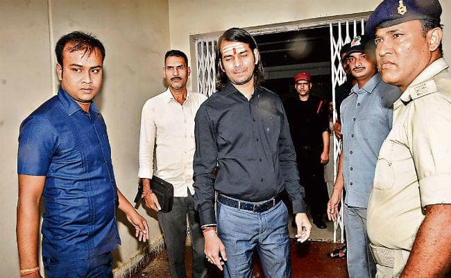 रांची : लालू प्रसाद से मिले तेजप्रताप, दी गीता