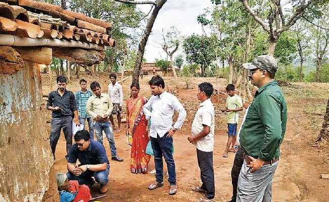 कांके : पीएम आदर्श ग्राम योजना के अंतर्गत मुरेठा गांव का चयन, ग्रामीणों के साथ पांच प्रमंडलों के 50 बीडीओ व पदाधिकारी जुटे