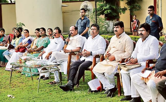 रांची : सूबे की 28 में से 22 एसटी सीटों पर दर्ज करें जीत : रघुवर दास