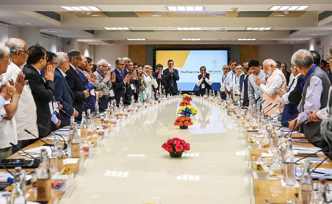 किसानों की आय व रोजगार बढ़ाने पर प्रधानमंत्री ने 40 अर्थशास्त्रियों के साथ की चर्चा