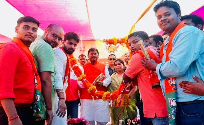 खरसावां : आकर्षिणी मैदान में केंद्रीय मंत्री अर्जुन मुंडा का नागरिक अभिनंदन