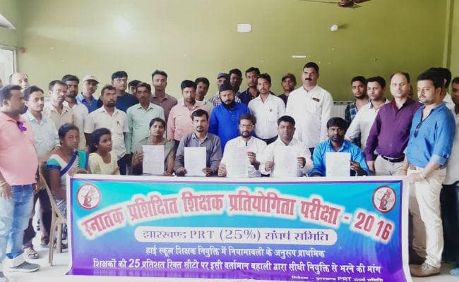 रामगढ़ : रिक्त पदों पर बहाली नहीं होने पर टीजीटी पास अभ्यर्थियों ने दी आत्मदाह की चेतावनी
