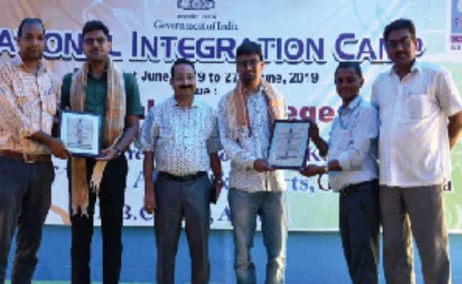 बहुरंगी भारत उतर आया शहर के सड़क पर