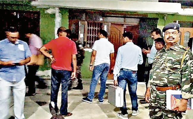 कांके में पूर्व राजस्व कर्मी की घर में घुस कर हत्या, पुत्र व पुत्री से मिलने बेंगलुरु गयी मृतक की पत्नी