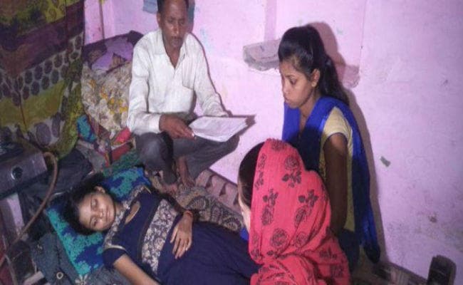 इच्छामृत्यु की मांग कर रहे पिता के साथ आयीं प्रियंका गांधी कहा, बच्ची के इलाज में मदद करे यूपी सरकार