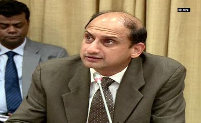 भारतीय रिजर्व बैंक के डिप्टी गवर्नर विरल आचार्य ने  इस्तीफा दिया