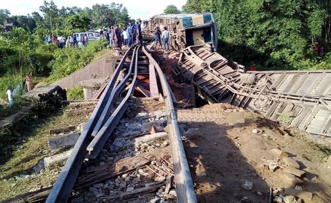 बांग्लादेश में ट्रेन हादसे में 5 की मौत, 100 से ज्यादा घायल
