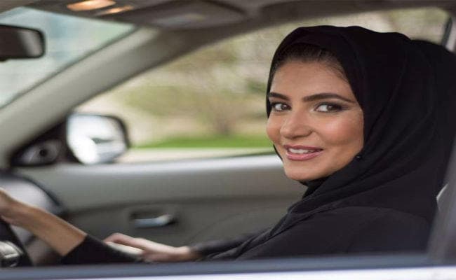 सऊदी अरब की महिलाएं निकाह की शर्तों में ड्राइविंग के अधिकार को कर रही हैं शामिल