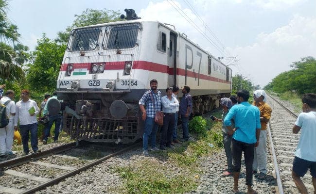 नयी दिल्ली जा रही सप्तक्रांति एक्सप्रेस के इंजन में लगी आग, लोको पायलट की सूझबूझ से टला बड़ा हादसा