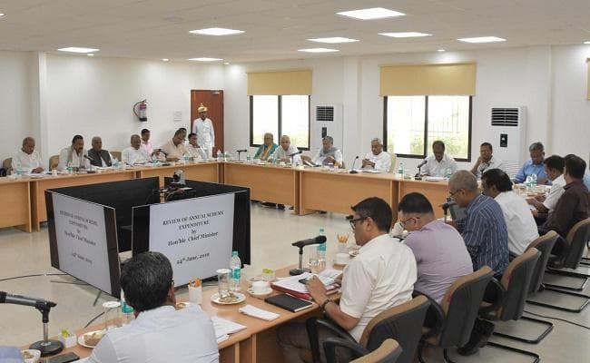 सीएम नीतीश ने की वित्त विभाग द्वारा आयोजित राजस्व प्राप्ति वाले विभागों की समीक्षा बैठक