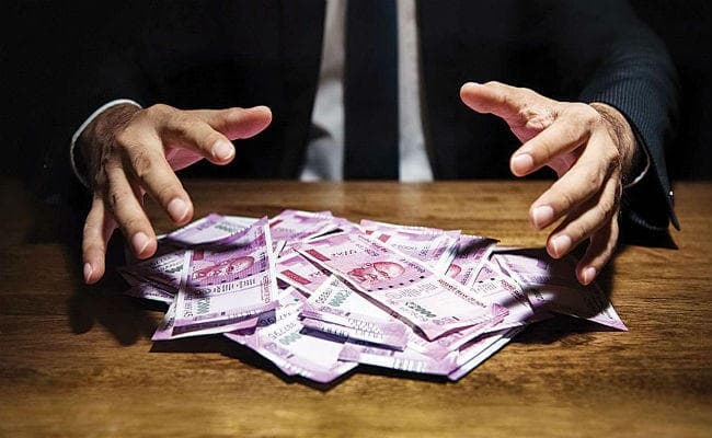 संसद में खुलासा : 216 से 490 अरब डॉलर के बीच विदेश में जमा है भारतीयों का कालाधन