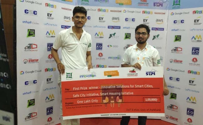 गुमला के रोहन व लोहरदगा के अभिनव का कारनामा, ऑटोमेटिक स्‍ट्रीट लाइट से बिजली की होगी बचत