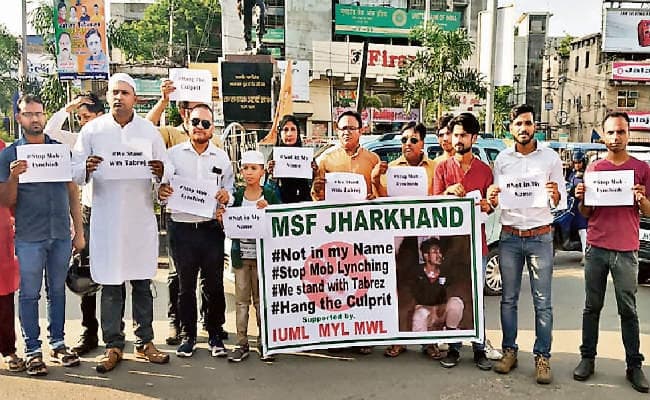 रांची : मॉब लिंचिंग के खिलाफ सड़क पर किया धरना-प्रदर्शन