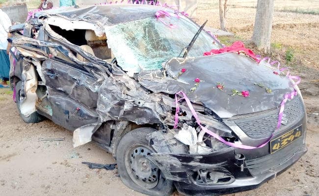 दुल्हन की विदाई करा कर लौट रहे दूल्हे की गाड़ी का हुआ एक्सीडेंट, दुल्हन की मौत, मौत से जंग लड़ रहा दूल्हा