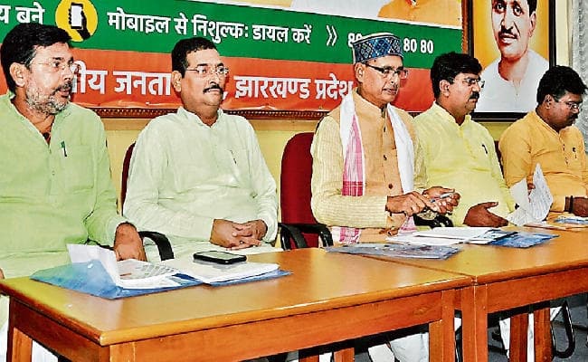 रांची : सर्वोच्च शिखर पाना अभी बाकी जहां सरकार नहीं वहां भी जीतेंगे : शिवराज