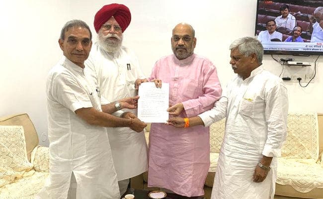 भाटपाड़ा हिंसा पर भाजपा प्रतिनिधिमंडल ने गृह मंत्री को सौंपी रिपोर्ट