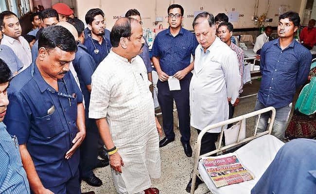 मरीजों को देखने शाम में भी आयें सीनियर डॉक्टर - रघुवर दास