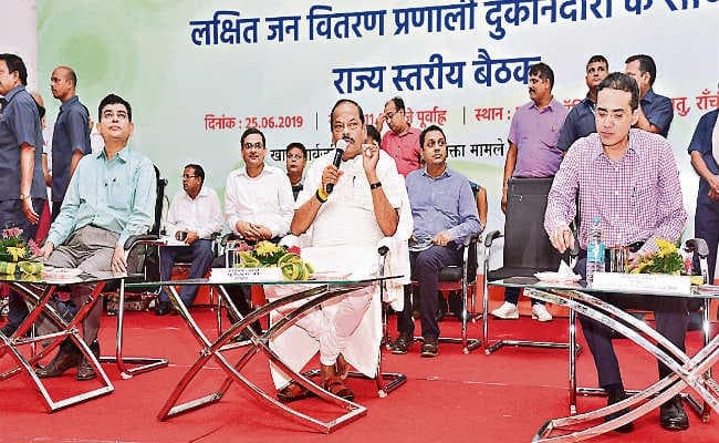 डीलरों ने मानदेय की मांग की, सीएम बोले हर माह मिलेंगे एक हजार रुपये