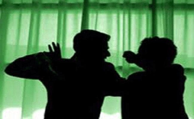 कैनिंग लोकल में जय श्रीराम का नारा न लगाने पर युवक को पीटने का आरोप