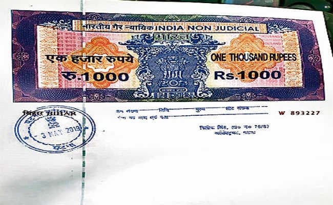 1000 का नकली स्टांप पेपर बिक रहा Rs 600 में, एक महीने से बनी हुई है समस्या