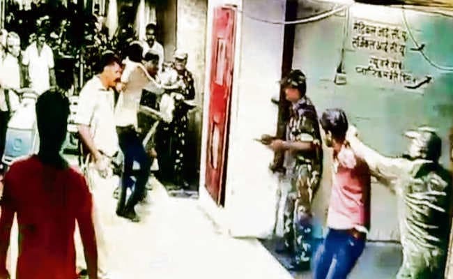 महिला मरीज की मौत, परिजनों ने किया हंगामा, गार्ड से की मारपीट