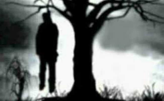 जमुई में पेड़ से लटका मिला युवक का शव, ग्रामिणों में मचा हड़कंप, परिजनों ने जताई हत्या की आशंका