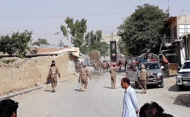 पाकिस्तान के बलूचिस्तान में फिदायीन हमलों में तीन हमलावर और एक पुलिसकर्मी की मौत