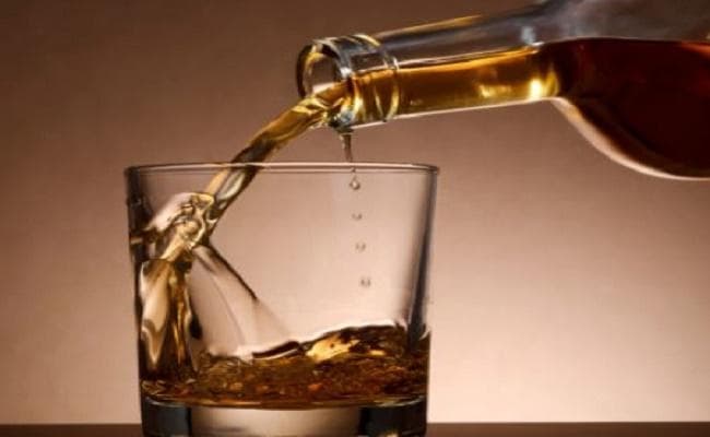 बिहार में अब गुरुजी का शराब पीते वीडियो हुआ वायरल, शिक्षा विभाग में मचा हड़कंप