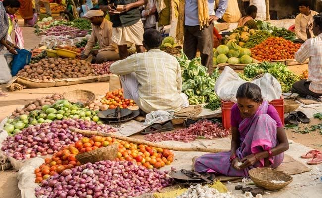 भाटपाड़ा में खुलीं दुकानें, लौटी रौनक