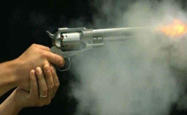 पटना: अनंत सिंह व विवेका पहलवान के समर्थकों के बीच फायरिंग, ग्रामीण सहमे