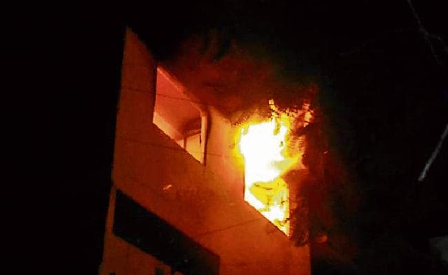 पटना : भिखना पहाड़ी में गर्ल्स हॉस्टल में लगी आग, छात्राओं ने भागकर बचायी जान