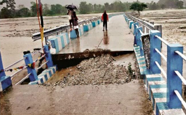 दो दिन की भारी बारिश से उत्तर बंगाल बेहाल, डुआर्स में आयी बाढ़, नदी में बहने से युवक की मौत