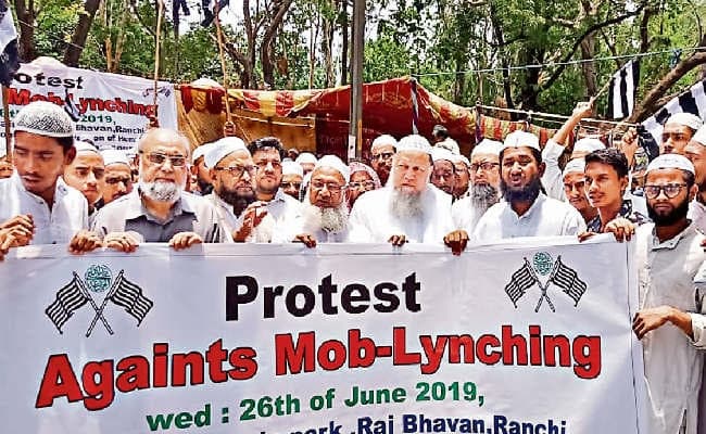 मॉब लिंचिंग : संगठनों का धरना, गवर्नर को ज्ञापन