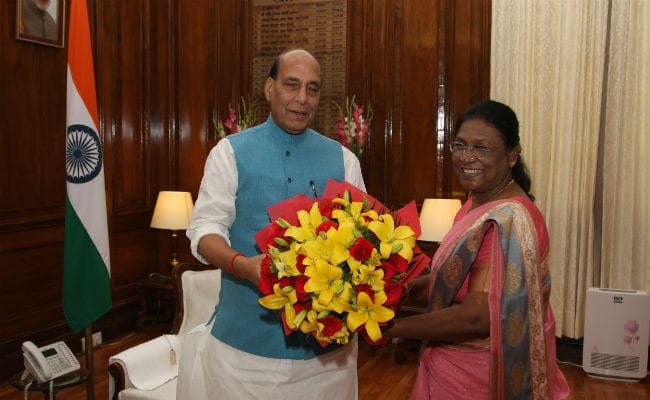 झारखंड की राज्यपाल द्रौपदी मुर्मू ने रक्षा मंत्री राजनाथ सिंह से की मुलाकात