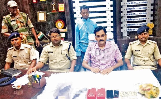 खूंटी : पीएलएफआइ का सदस्य पकड़ाया, हथियार बरामद