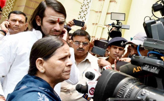 विधानमंडल का मॉनसून सत्र : राबड़ी और तेज प्रताप पहुंचे सदन, बोलीं राबड़ी..., बीजेपी नेता ने कसा तंज, कहा...