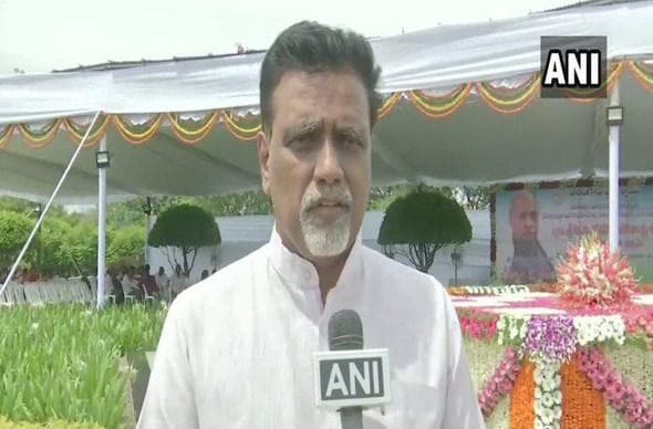 नरसिम्हा राव के पोते ने कहा- पूर्व पीएम के साथ किया गया अन्याय, सोनिया- राहुल मांगें माफी