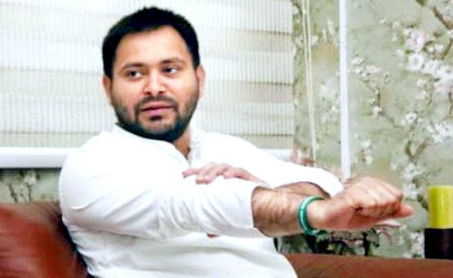 एक माह बाद तेजस्वी ने ट्वीट कर बताया- ''कहां थे'', AES से मौत पर जताया दुख, विपक्ष पर साधा निशाना