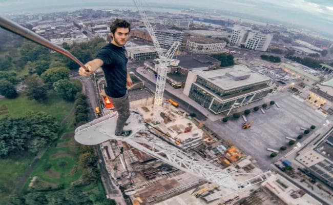 सेल्फी के शौक में सबसे ज्यादा जान गंवाते हैं भारतीय, हैरान करने वाली है रिपोर्ट