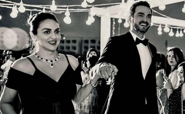 शादी की 7वीं सालगिरह पर ईशा देओल ने शेयर की खास तसवीर, कही दिल की बात