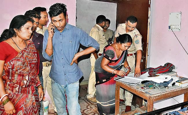 रांची : व्हाट्सएप पर लिखा आत्महत्या का स्टेटस फिर कमरे में फांसी पर लटक कर दे दी जान