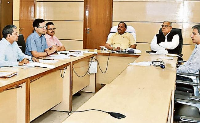 झारखंड के 35 ब्लॉक में सितंबर से शुरू होगी बाइक एंबुलेंस सेवा : रघुवर दास