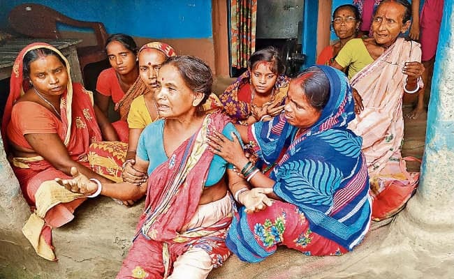 पुणे हादसा : बोले मृत मजदूरों के परिजन, गांव में मिलता काम, तो नहीं छिनती खुशी