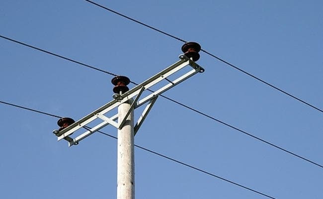 सिमडेगा में 11000 वोल्ट की चपेट में आने से दो युवकों की मौत, पांच घायल, डीसी ने दिये जांच के आदेश