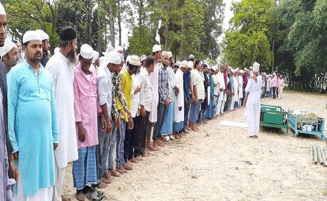 आगरा बस हादसा : 4 लोगों का शव पहुंचते ही मचा कोहराम, एक साथ निकला जनाजा