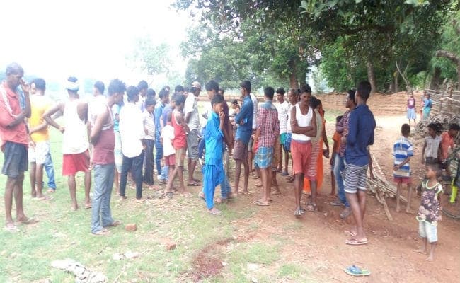 गुमला : अज्ञात अपराधियों ने किराना व्यवसायी को टांगी से काटा, स्थिति नाजुक