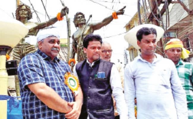 मेयर ने सिद्धू, कान्हू की मूर्ति का किया अनावरण